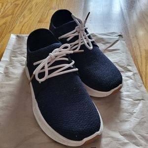 VESSI WOMEN'S EVERYDAY CLASSIC SHOES size 8